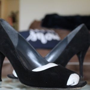 Stuart Weitzman Black Peep-Toe pumps
